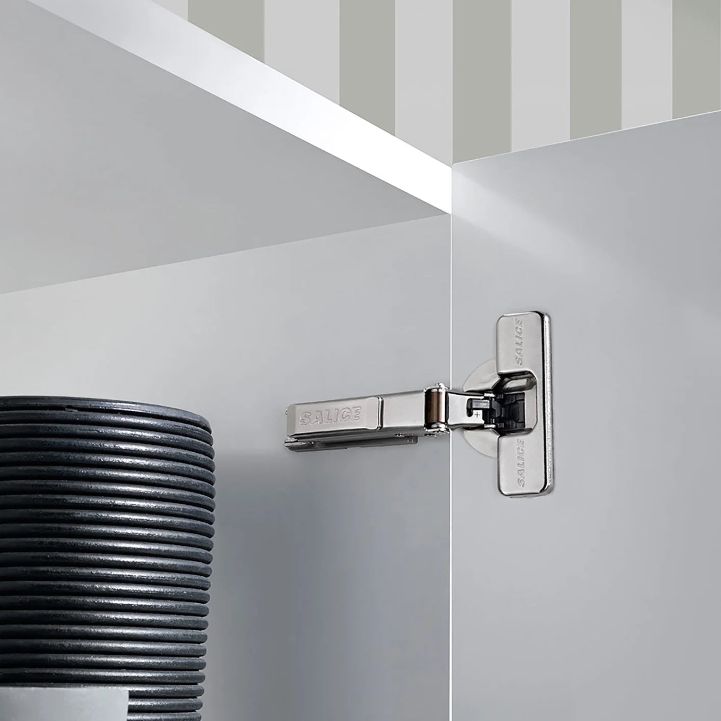 110 Degree, Half Overlay, Silentia+ Hinge, Dowel
