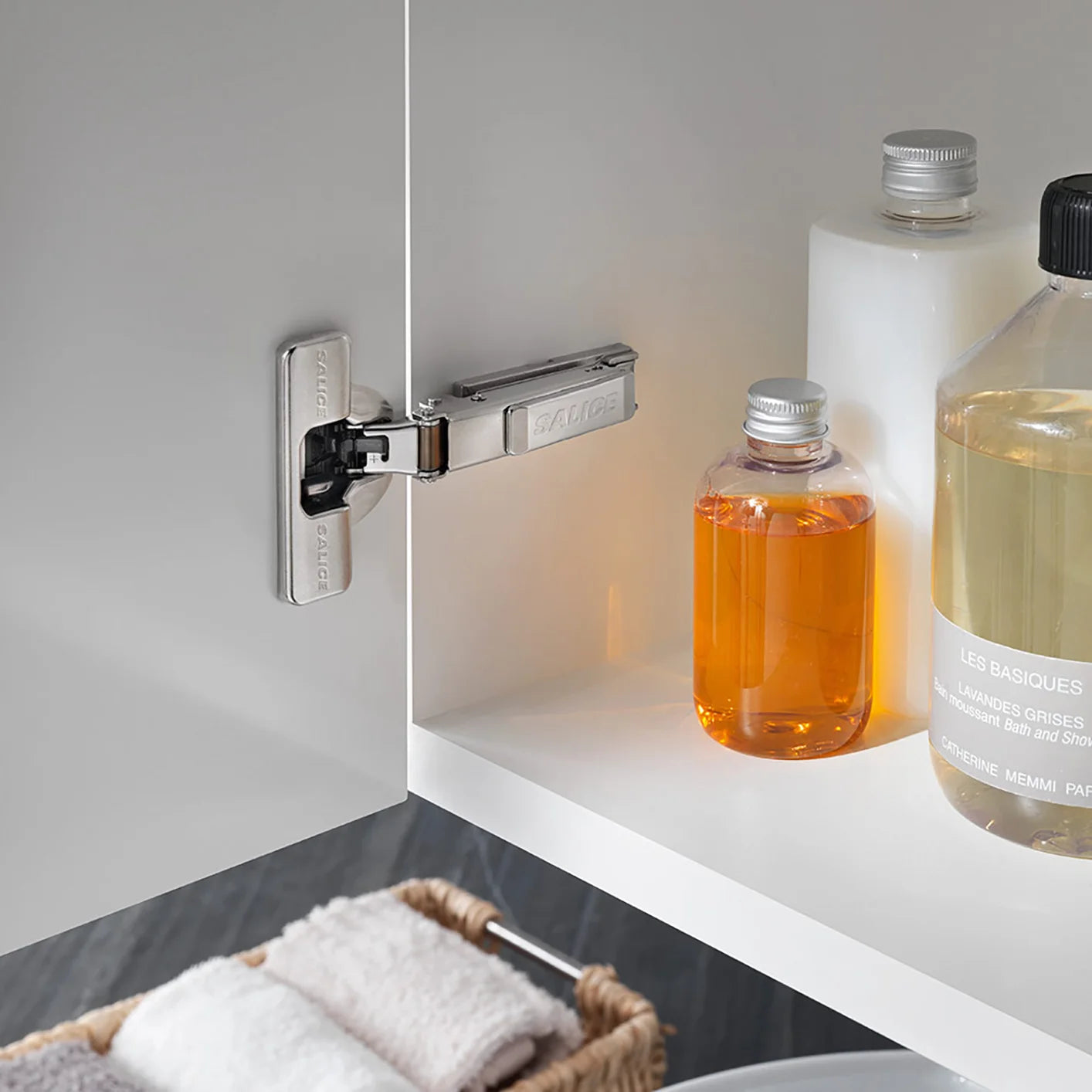110 Degree, Half Overlay, Silentia+ Hinge, Dowel
