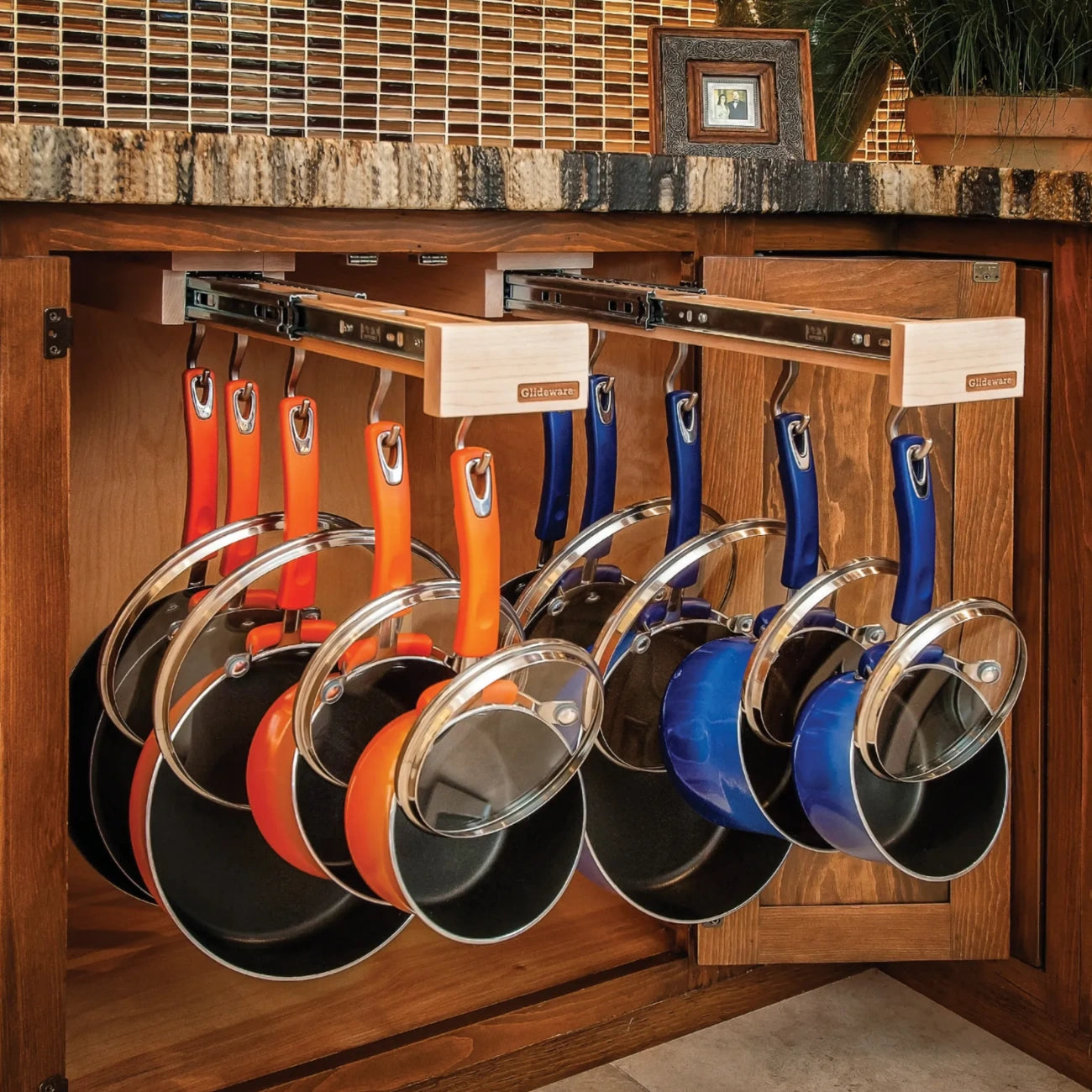Glideware(TM) Pullout