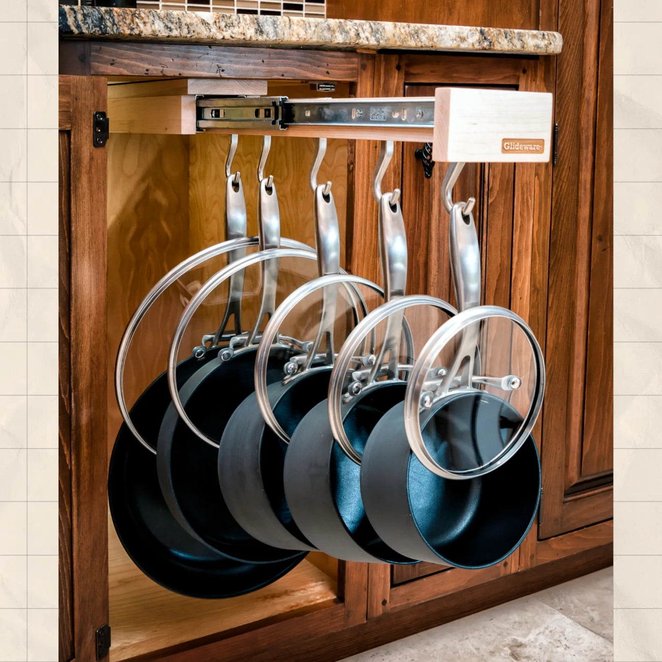 Glideware(TM) Pullout